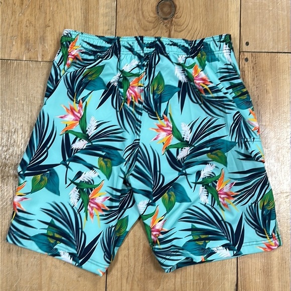 CLUB Room men's green/ blue Hawaiian  lined cargo style swim trunks. size M NWOT - Picture 5 of 7